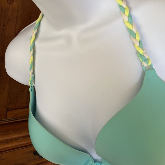 Victoria’s Secret cross back bra. Clips in the front 36C - Picture 6 of 11